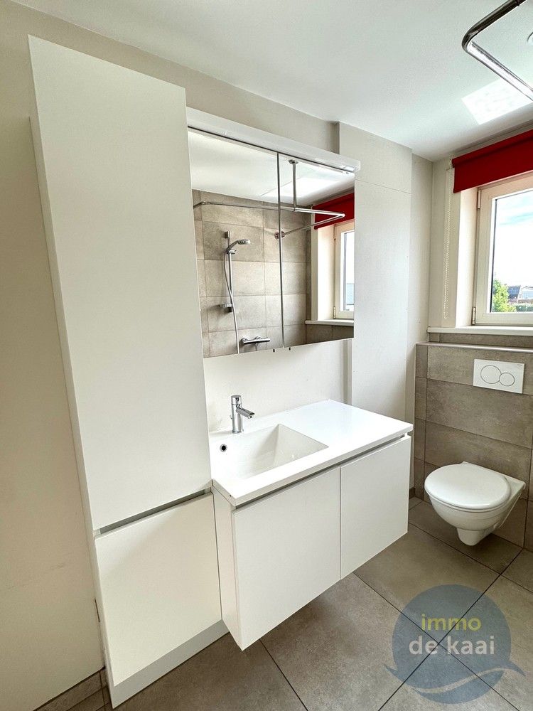 Goed gelegen duplexappartement nabij openbaar vervoer. foto 9