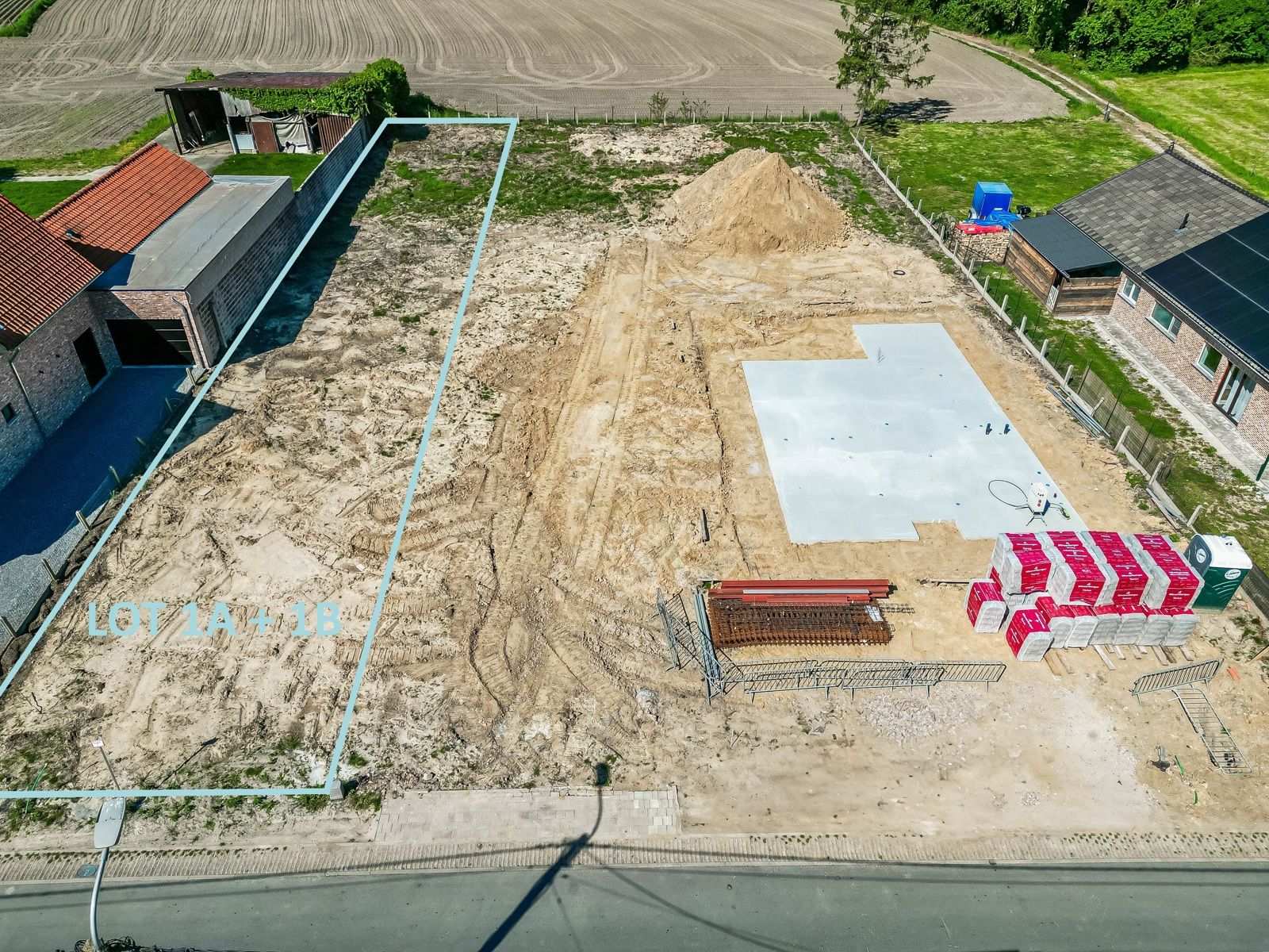 Fantastisch gelegen bouwgrond (6are) voor halfopen bebouwing te Londerzeel foto {{pictureIndex}}