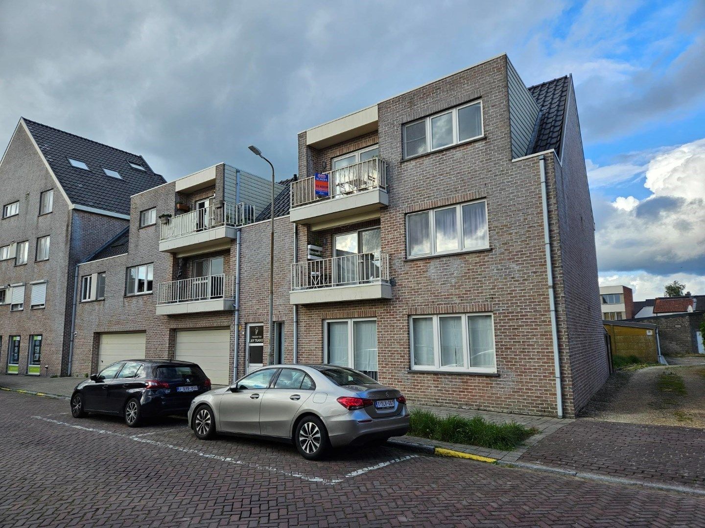 Volledig instapklaar 1 slk app nabij het centrum van Zele foto 17