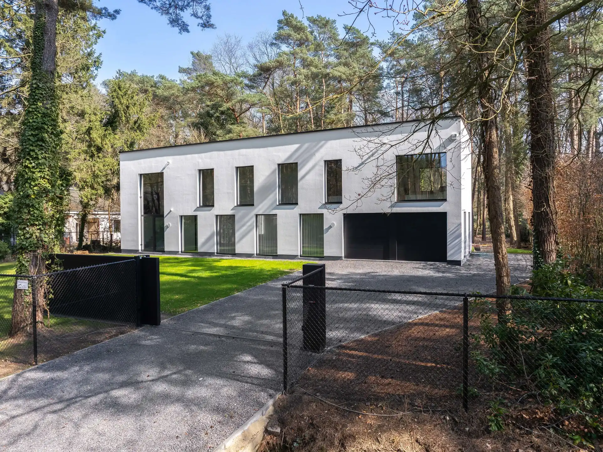 Exclusieve moderne villa met panoramisch zicht op groen foto 39