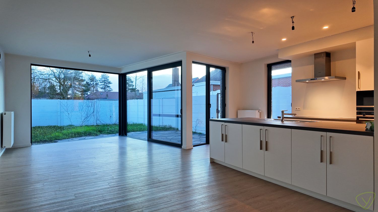 Modern en energiezuinig duplex-appartement met terras en parkeerplaats in het centrum van Zomergem foto 2