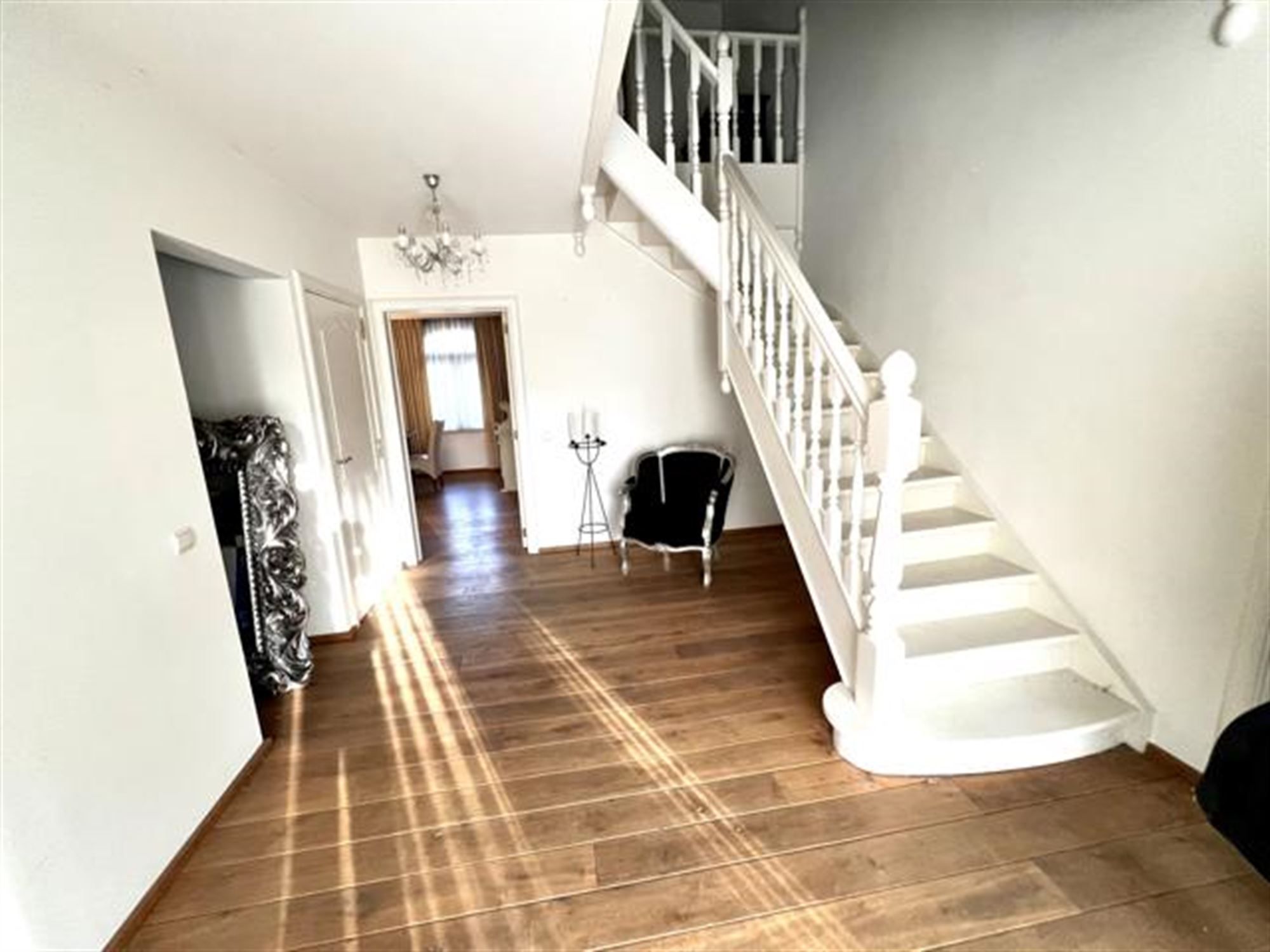 Prachtige villa met 9 slaapkamers en buitenzwembad foto 9