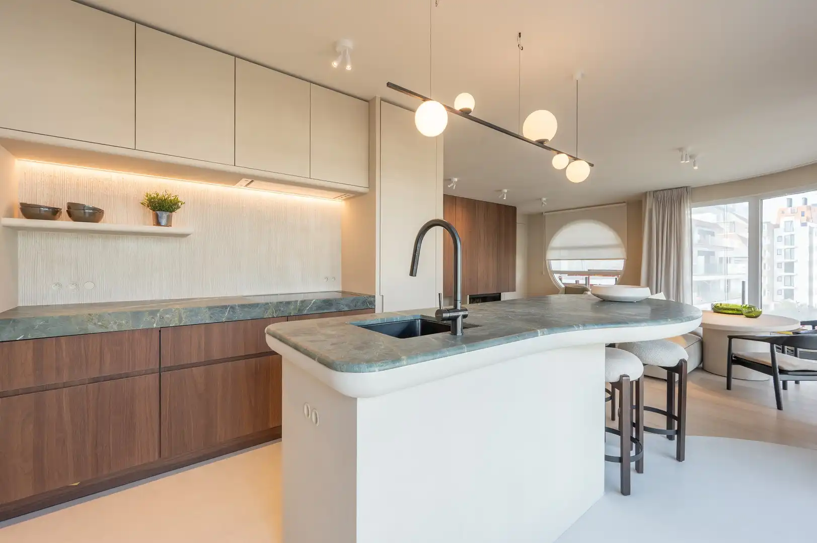 Instapklaar appartement met frontaal zeezicht in het Zoute. foto 13