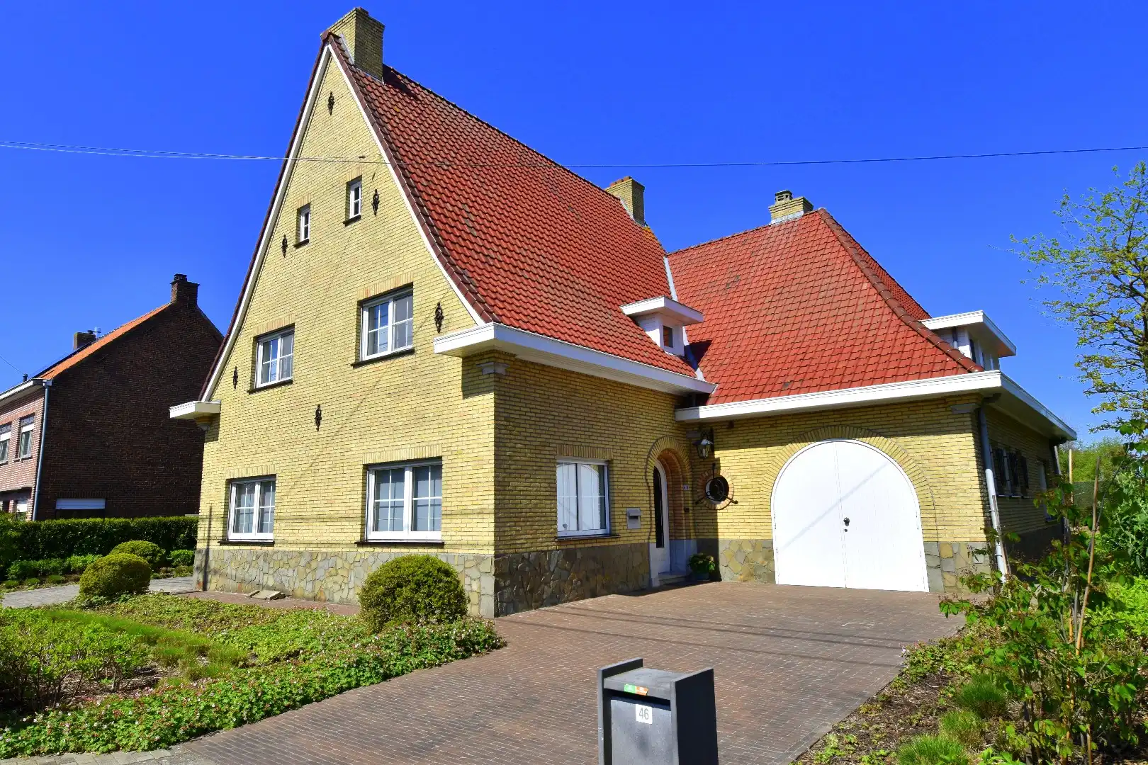 Hoofdfoto van de publicatie: Villa met 4 slaapkamers (meer mogelijk!), garage en zonnige tuin te koop in Avelgem