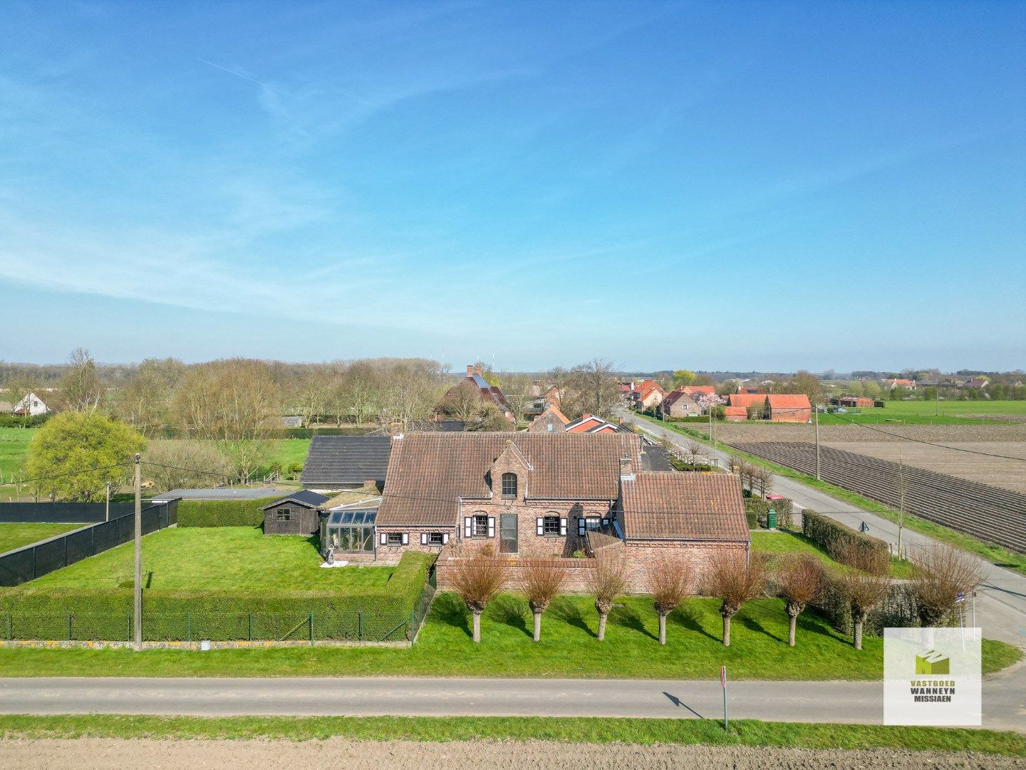 Statige villa met 4 slaapkamers, garage en tuin op landelijke ligging te Wingene foto 3