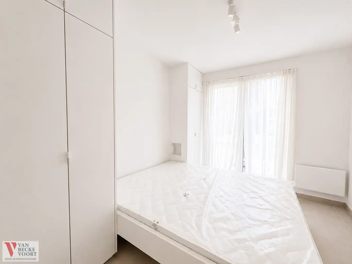 Verfijnd heringericht appartement met zicht op zee foto 8