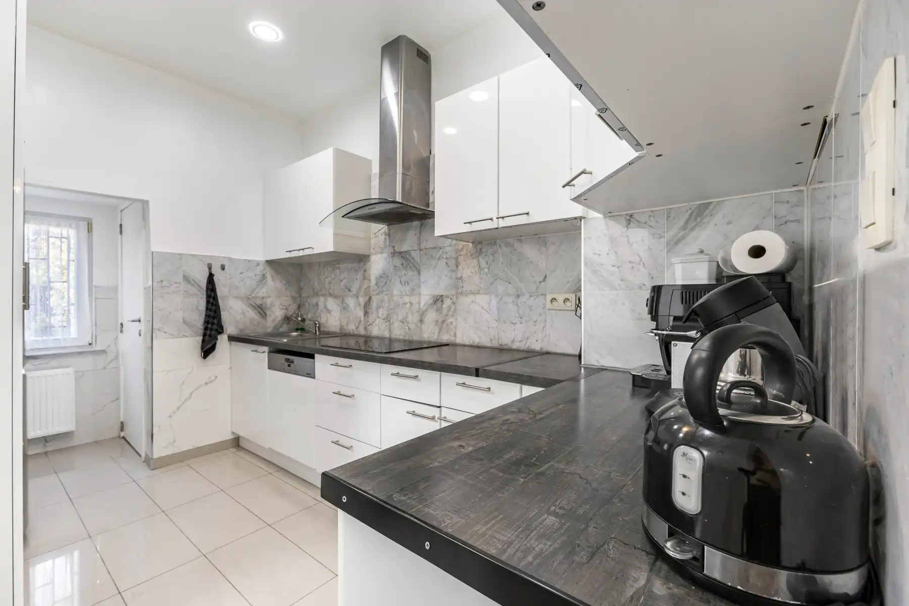Goed gelegen woning met 4 slaapkamers en 3 badkamers foto 10