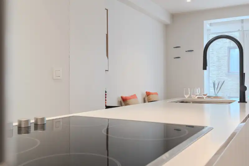 Mooi appartement met zijdelingszeezicht foto 18