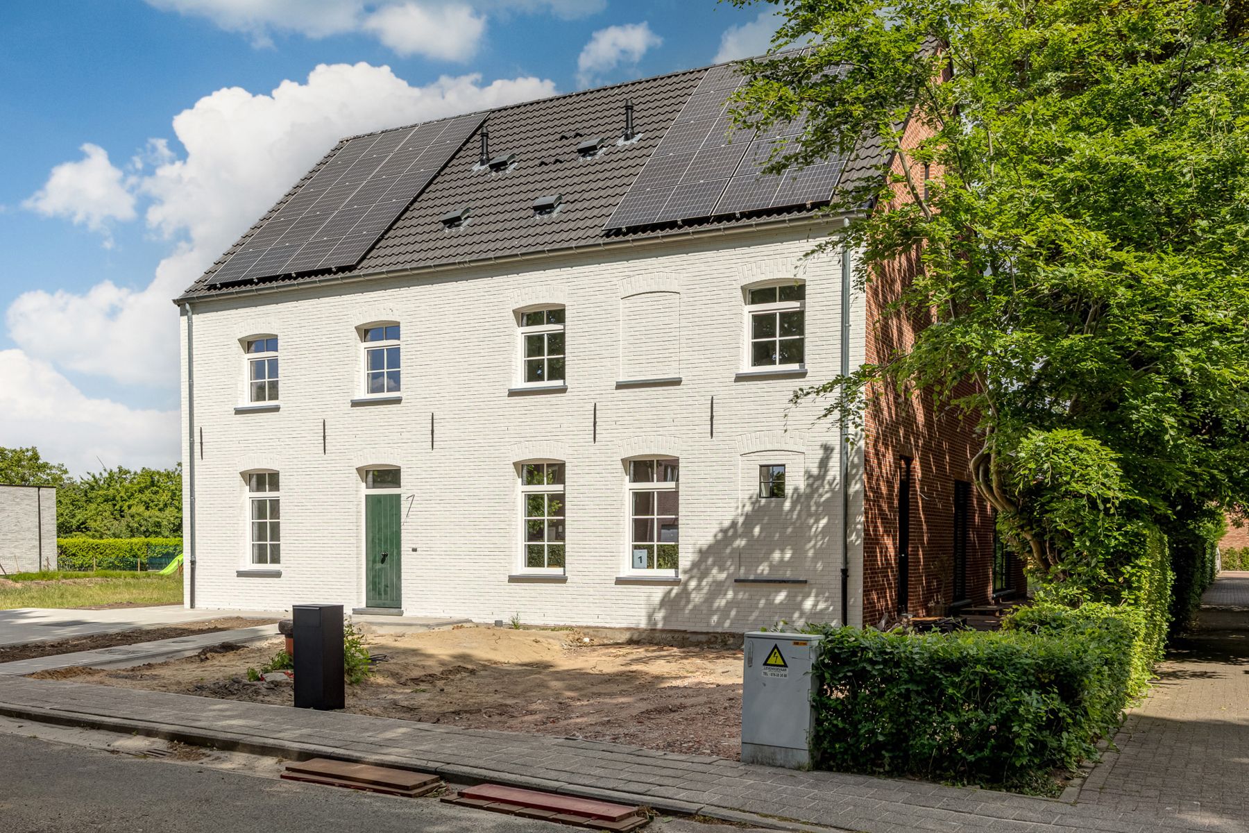BEN-WONING MET 4 SLAAPKAMERS OP 364 M². foto {{pictureIndex}}