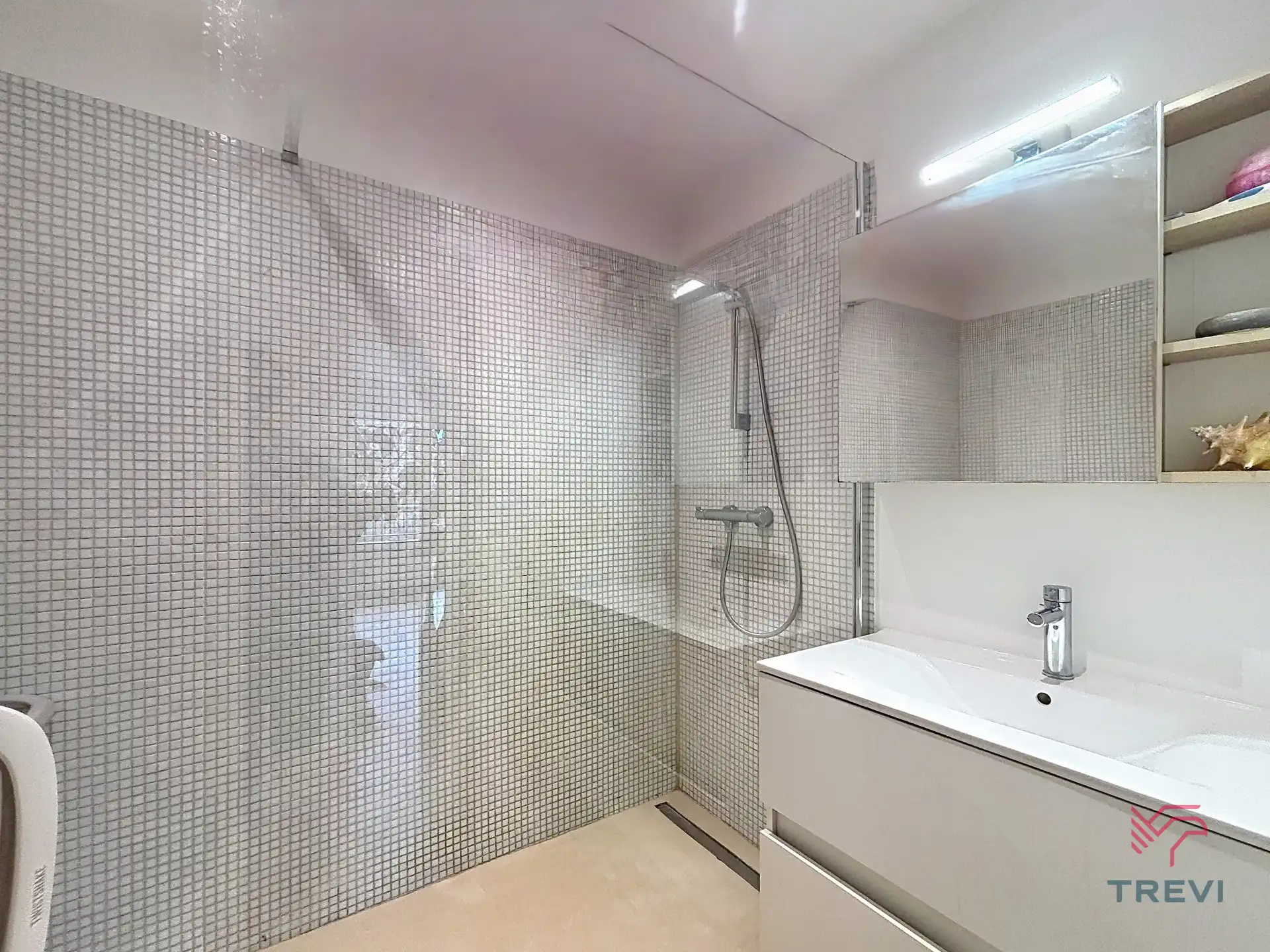 Mooi appartement met 2 slaapkamers vlakbij het Dumontplein foto 12