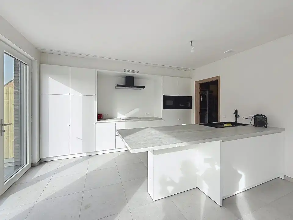 Rustig gelegen, ruime nieuwbouwwoning met 3 slaapkamers foto 3