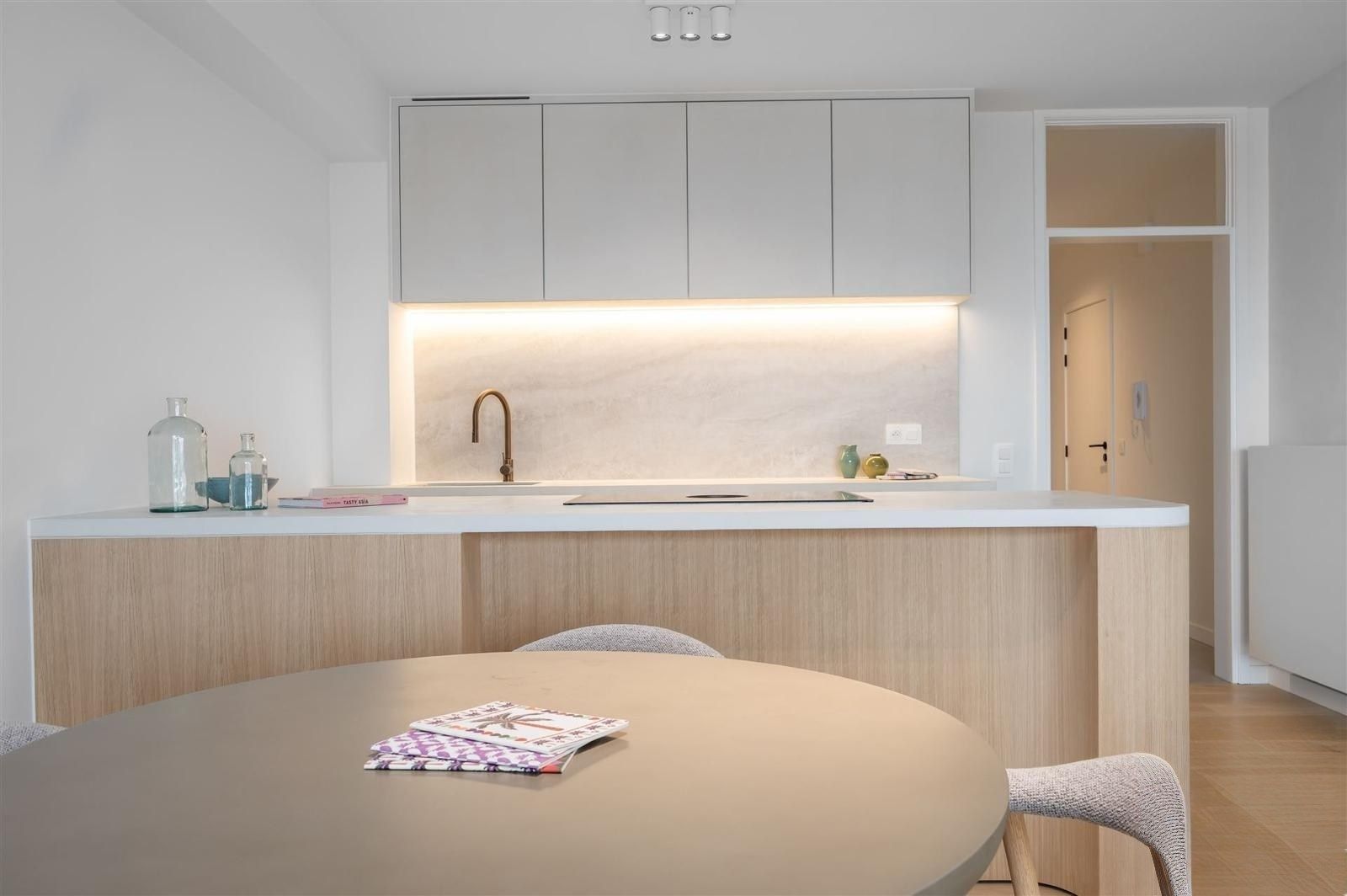 Prachtig en smaakvol volledig afgewerkt appartement gelegen op de tweede verdieping foto 7