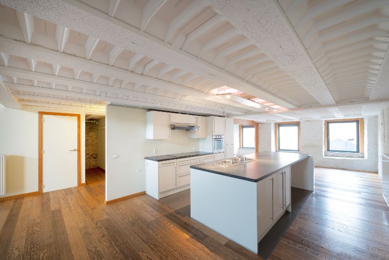 Uitzonderlijk appartement in historisch gebouw op de Korenmarkt foto 2