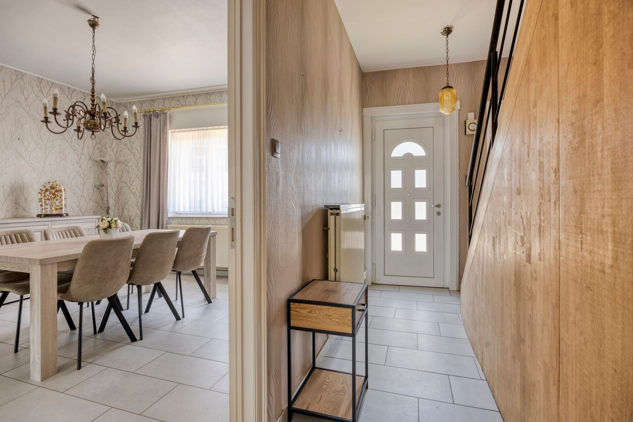 Wonen in dorpelijke charme: lichtrijke en ruime woonst foto 3