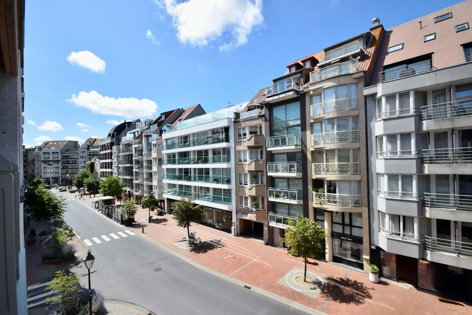 Ruim appartement van 163m² met 11 m² façade in de Dumortierlaan. foto 3