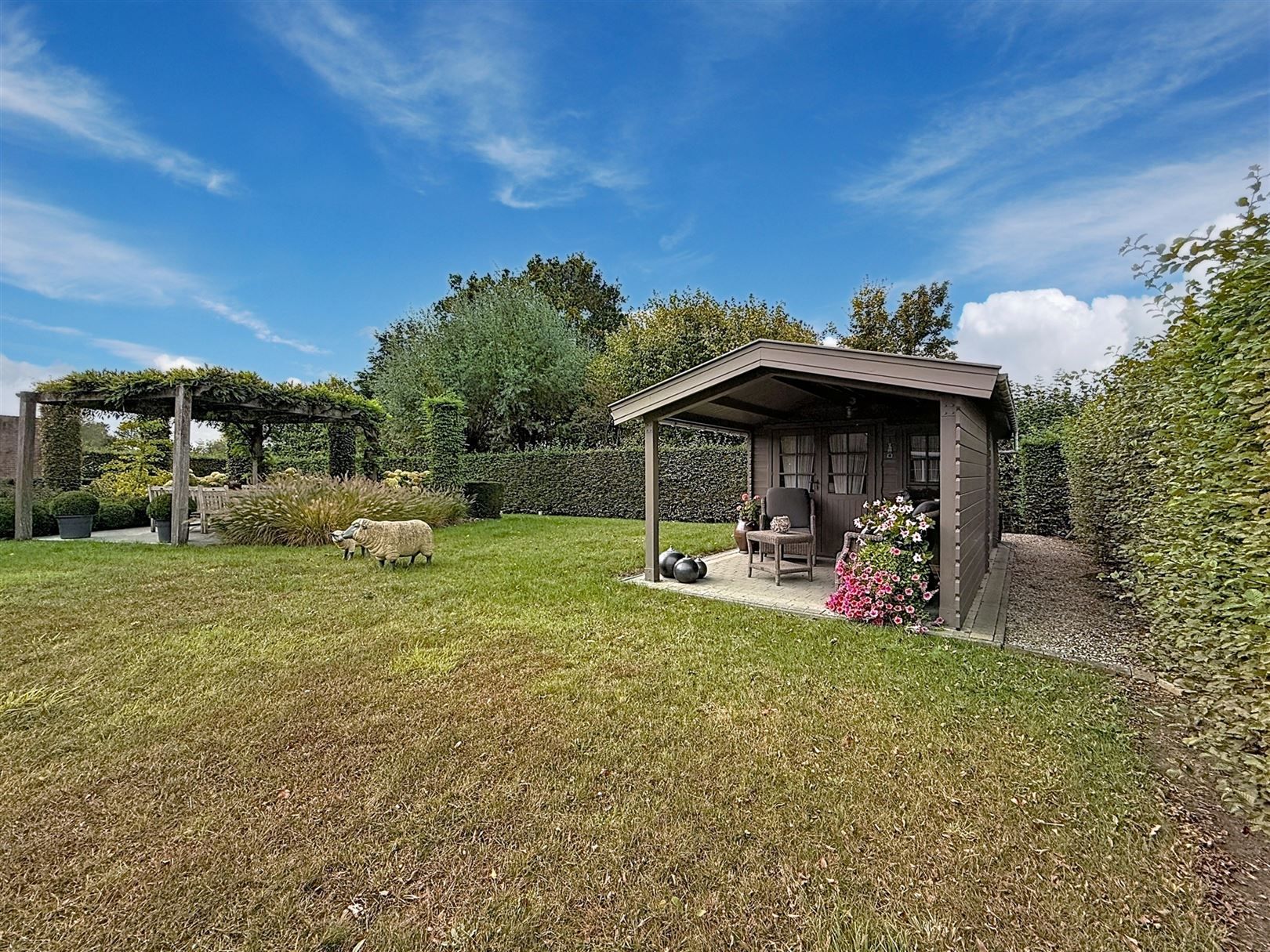 Instapklare woning, 2 slpks + inrichtb. zolder, tuin, 10a 85ca foto 9