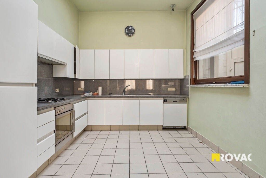 Zeer ruime woning met handelsmogelijkheden foto 11