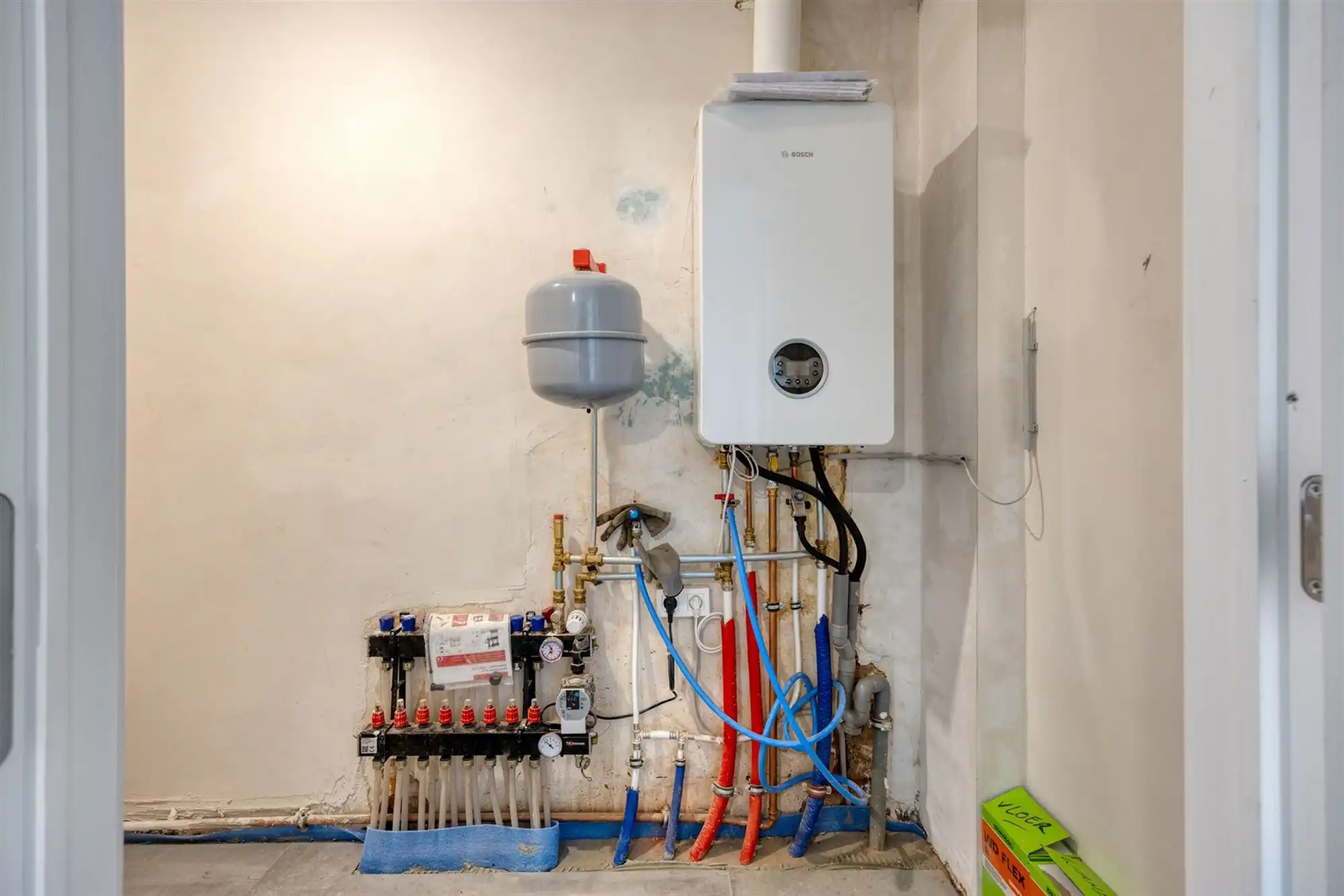 Volledig vernieuwde woning met 4 grote slaapkamers en tuin foto 16