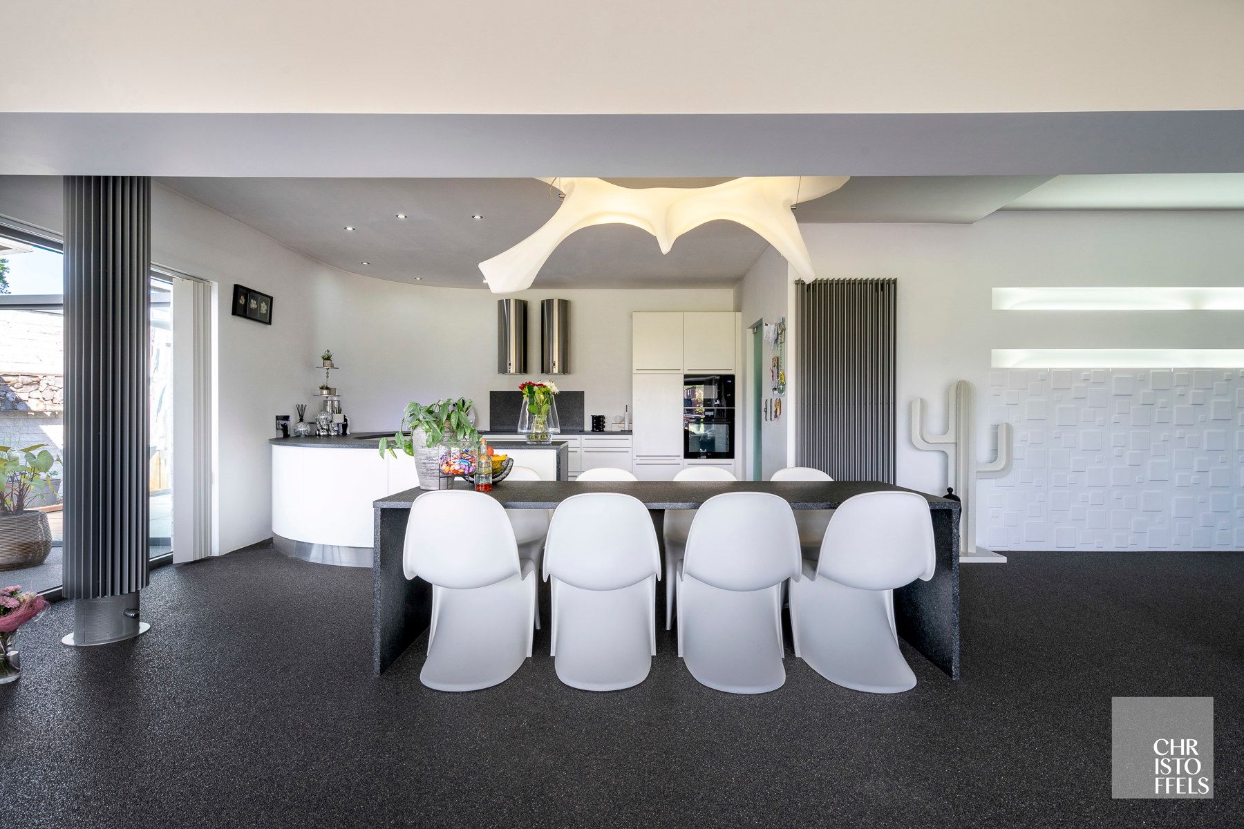 Moderne villa van 320m2 met verwarmd buitenzwembad foto 7