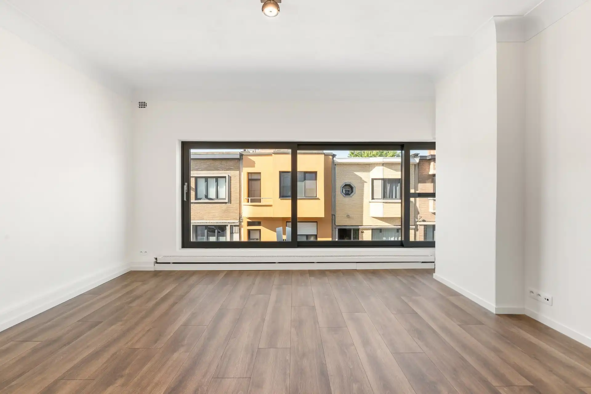 Gerenoveerde één/meergezins/kangeroe woning met 4 mog 5 slaapkamers en tuin. foto 18
