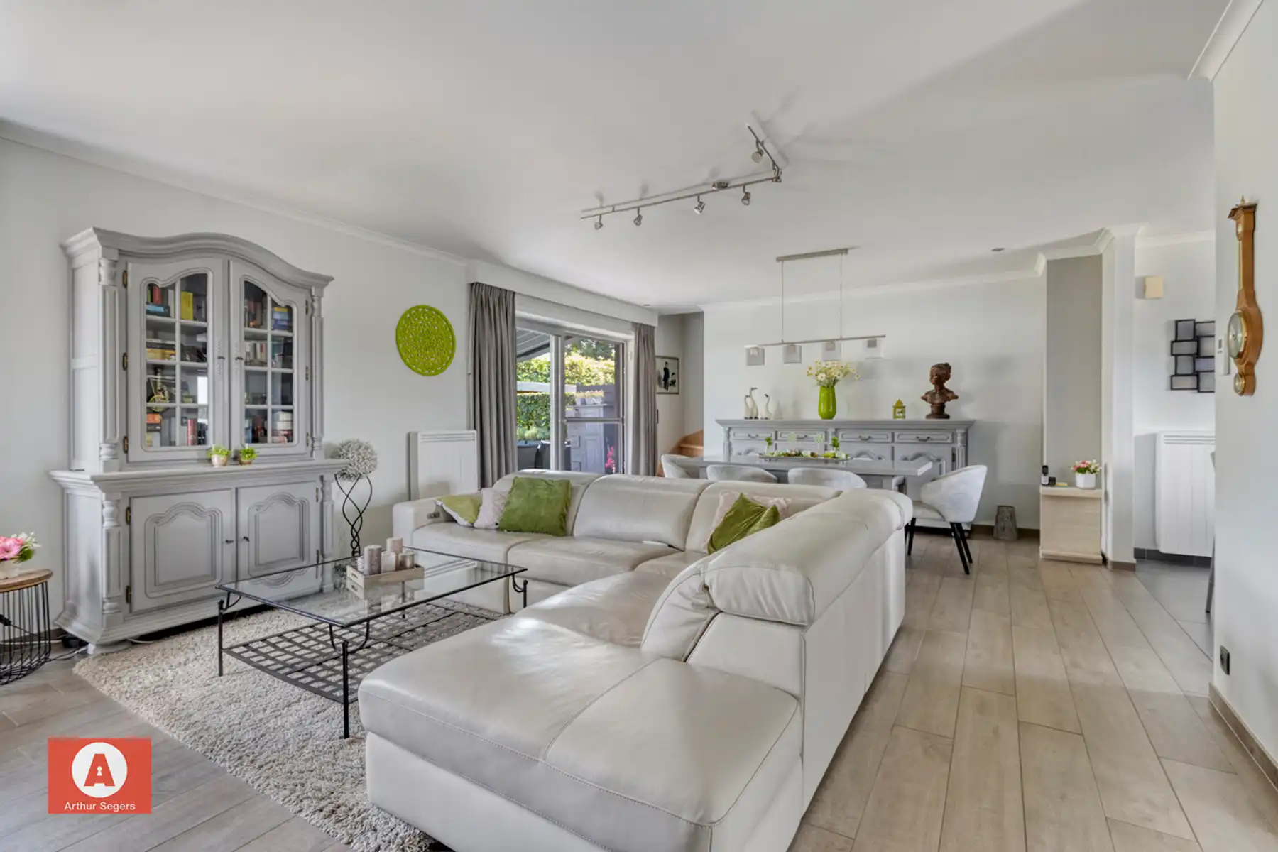 Unieke multifunctionele eigendom (woning met werkplaats) foto 7