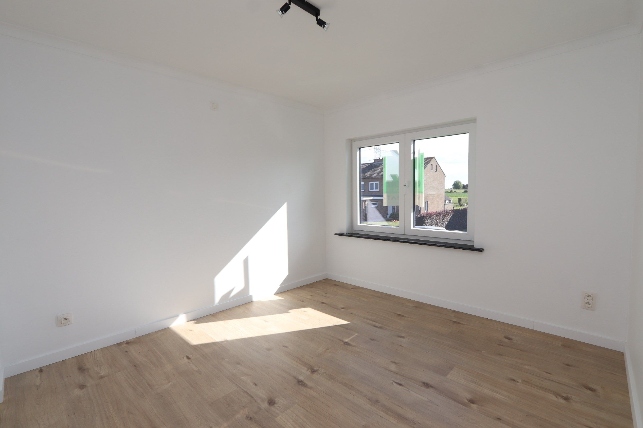GERENOVEERDE WONING MET 3 SLAAPKAMERS EN TUIN foto 15