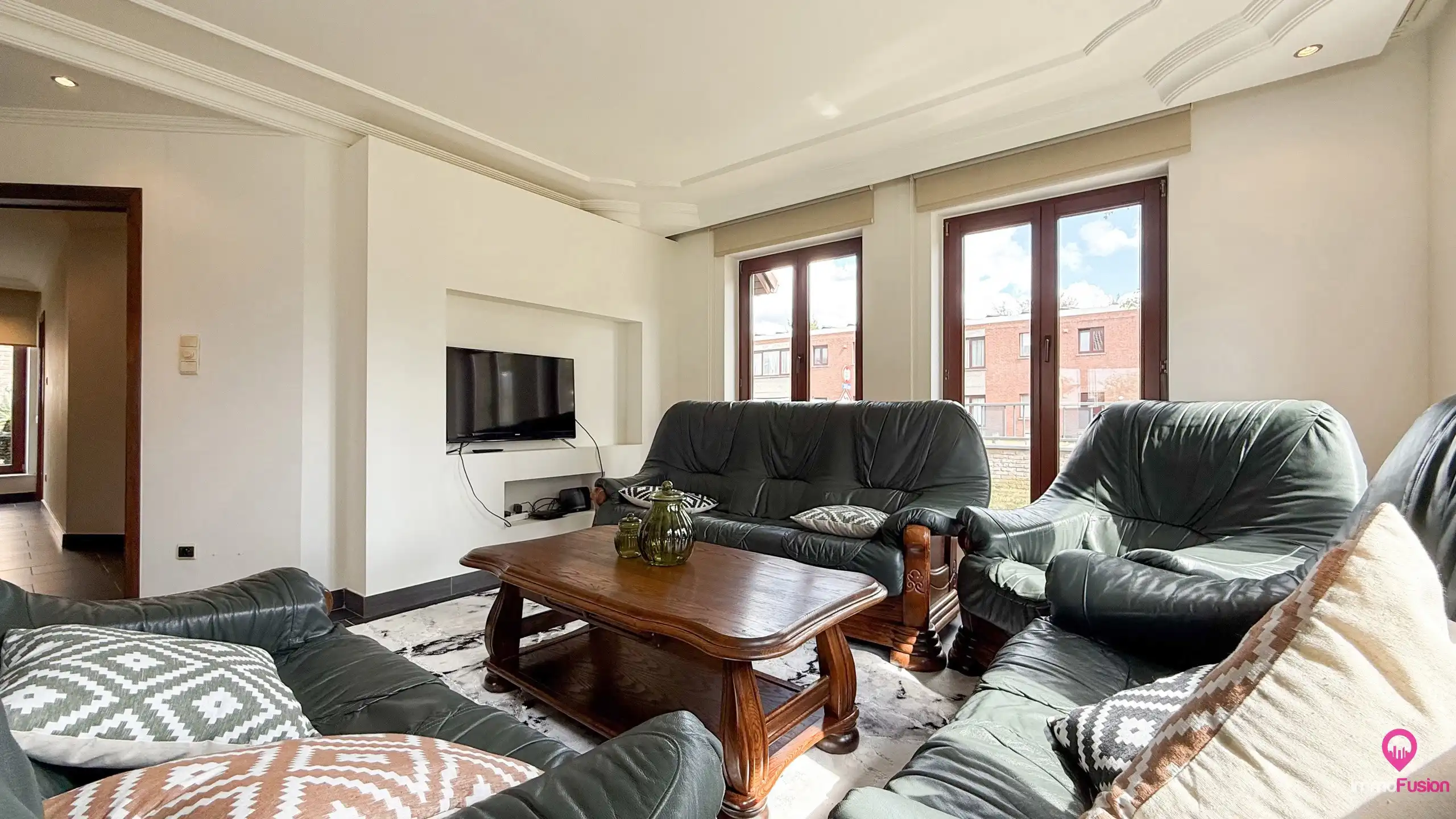 Ruime gezinswoning met 4 slpk, zonnepanelen en grote tuin! foto 5