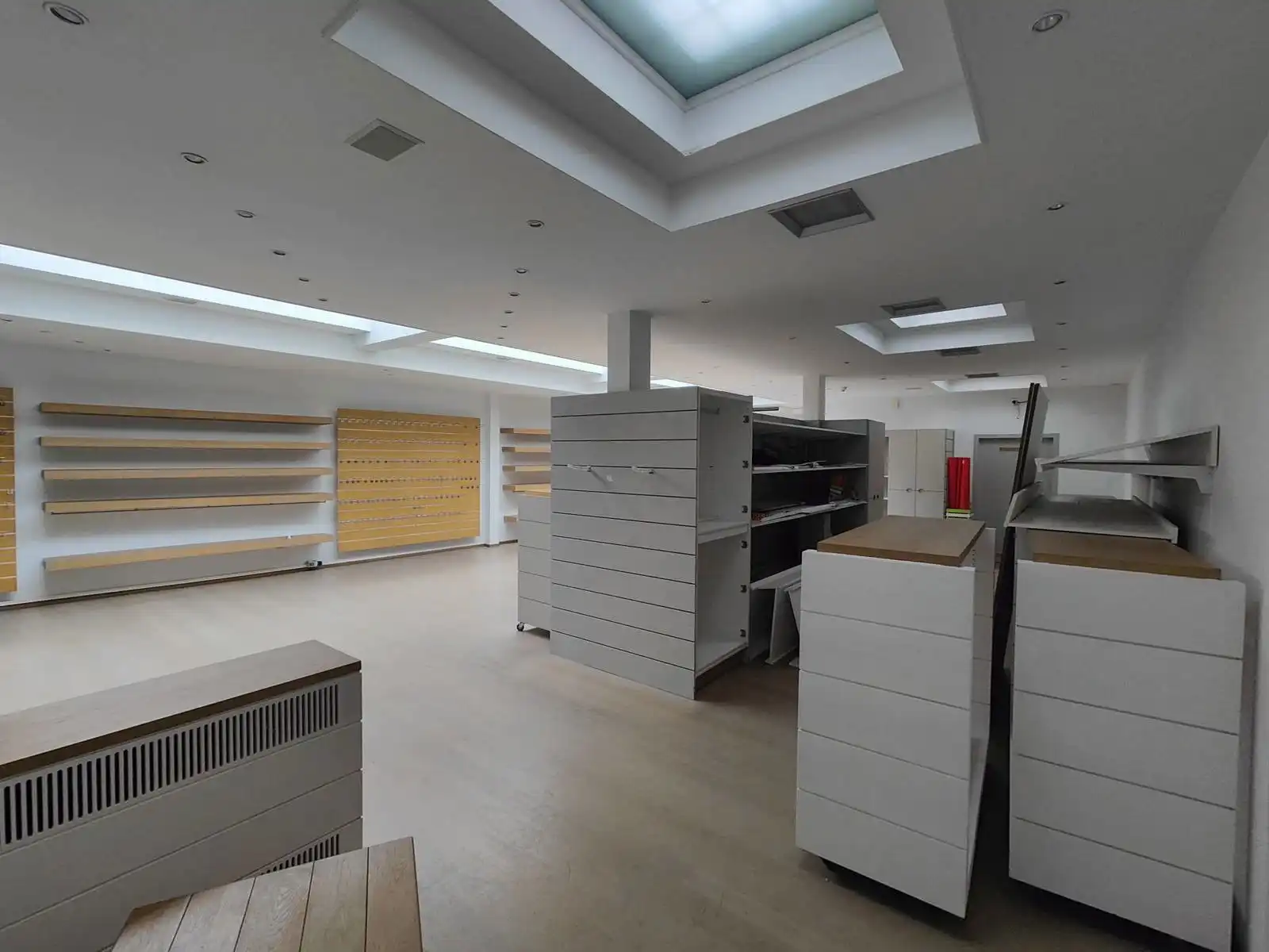 Titel: Commercieel gelijkvloers op toplocatie in het hart van Beveren foto 5