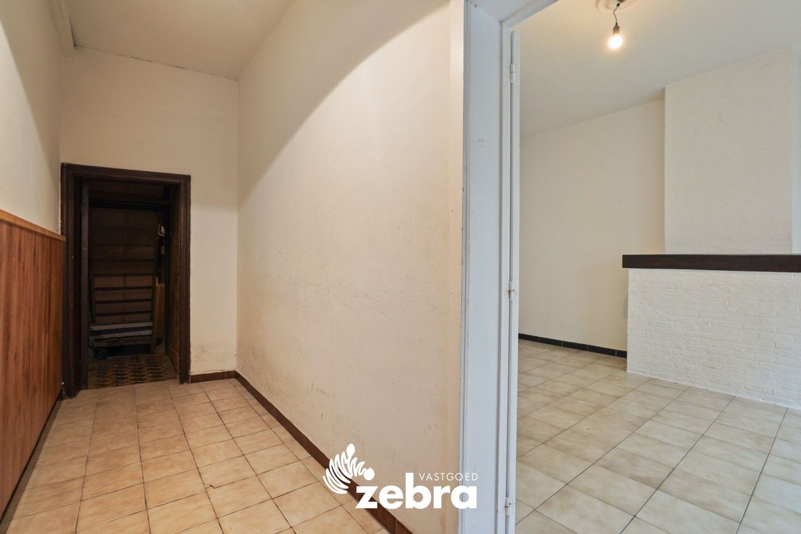 Deels gerenoveerde woning met twee slaapkamers te centrum Tielt! foto 3