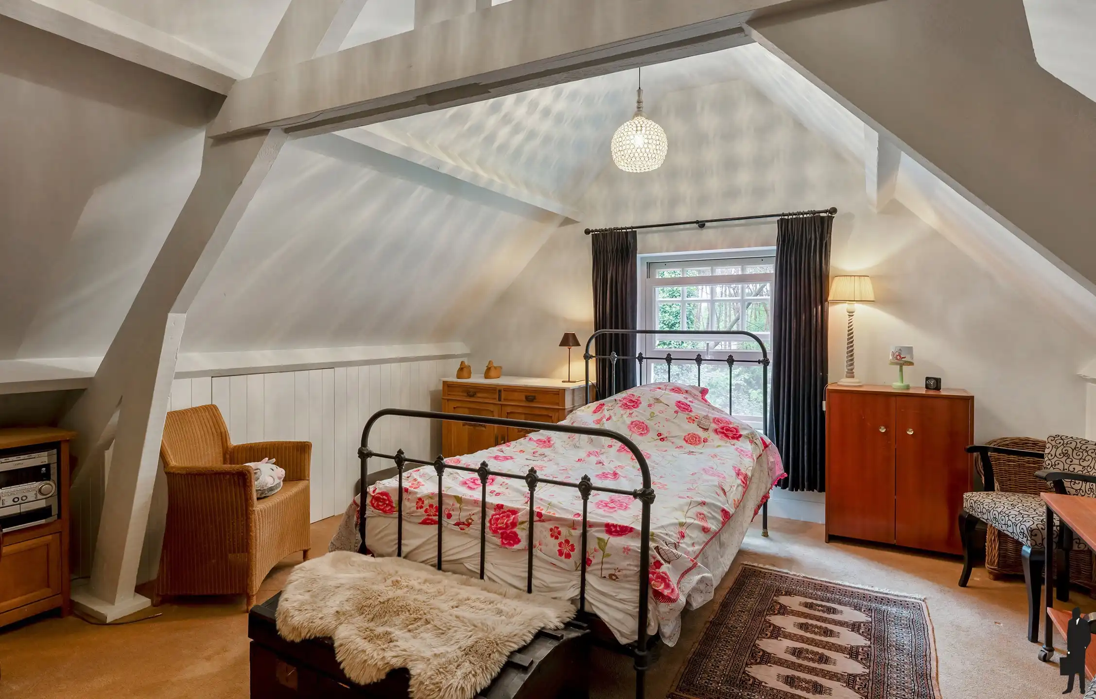 Exclusieve en uniek gelegen Engelse cottagevilla met orangerie, zwembad en aanpalende bouwgrond op ca. 1,1 ha in bosrijke omgeving. foto 15