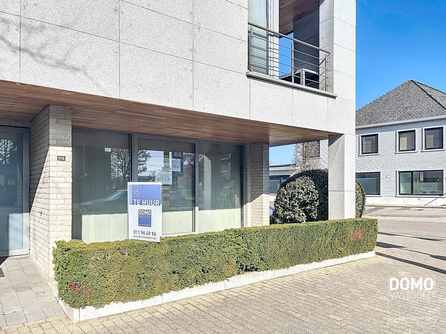 KANTOOR/PRAKTIJKRUIMTE TE HUUR IN CENTRUM KERMT MET ONDERGRONDSE AUTOSTANDPLAATS foto {{pictureIndex}}