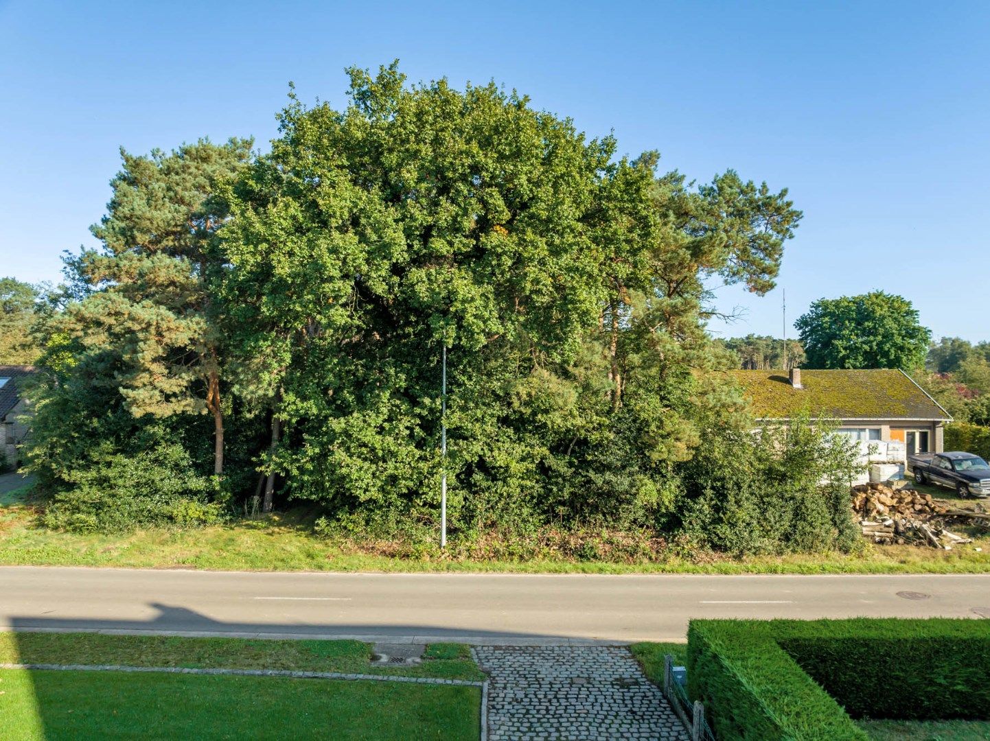 Bijzonder ruim perceel bouwgrond voor open bebouwing op 26a 42ca vlakbij het centrum foto 3