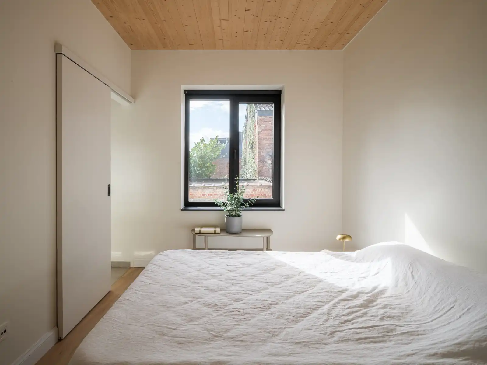 Laatste appartement! Lichtrijk gerenoveerde penthouse vlakbij Gent centrum foto 10