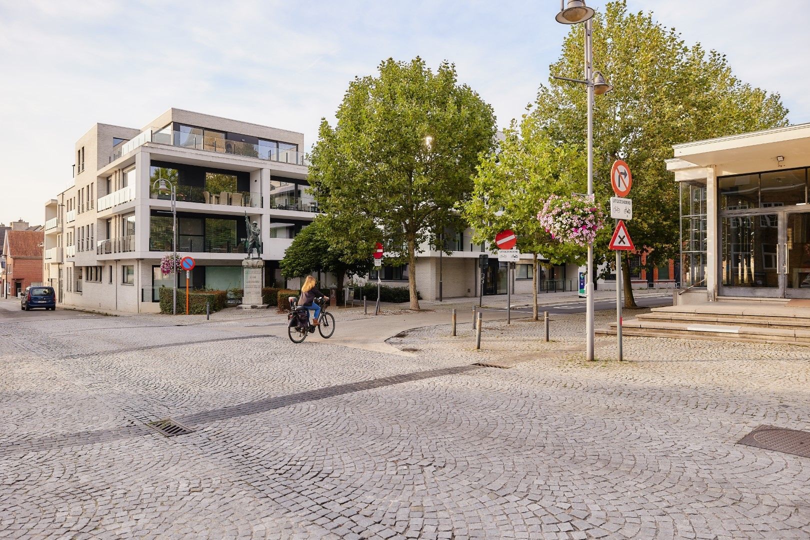 Parkeerplaatsen te koop in centrum Zwevezele foto 1