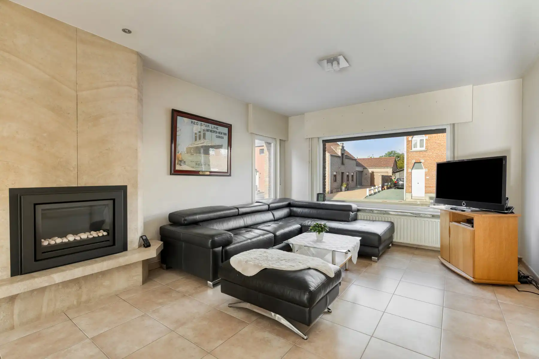 Solide halfopen bebouwing met 3 slaapkamers en garage foto 8