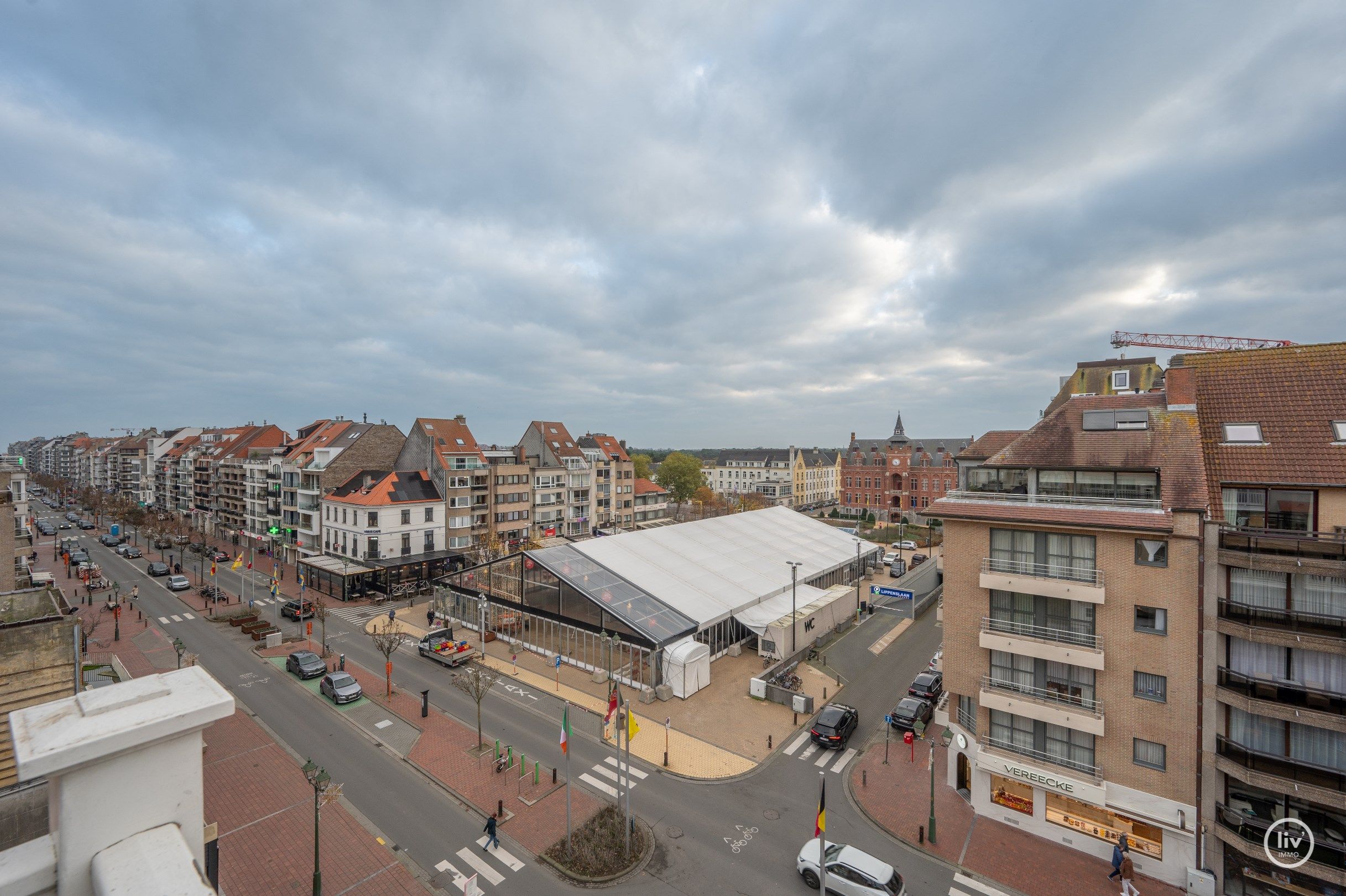 Aangenaam duplexappartement in een nieuwe residentie gelegen in de Lippenslaan, op enkele passen van de markt te Knokke foto 4