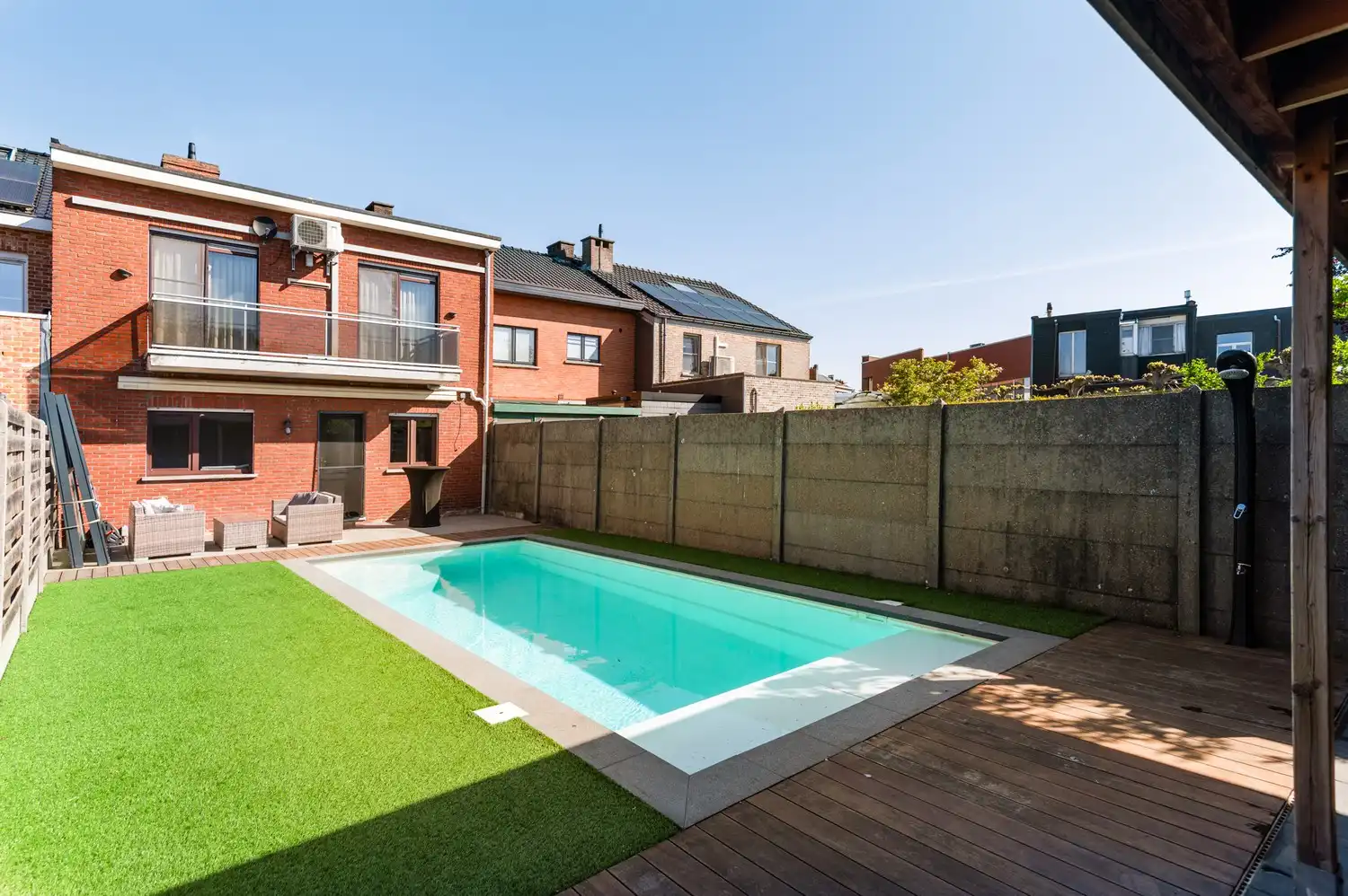 Tof gelijkvloers appartement met 2 slaapkamers, tuin en zwembad foto 18