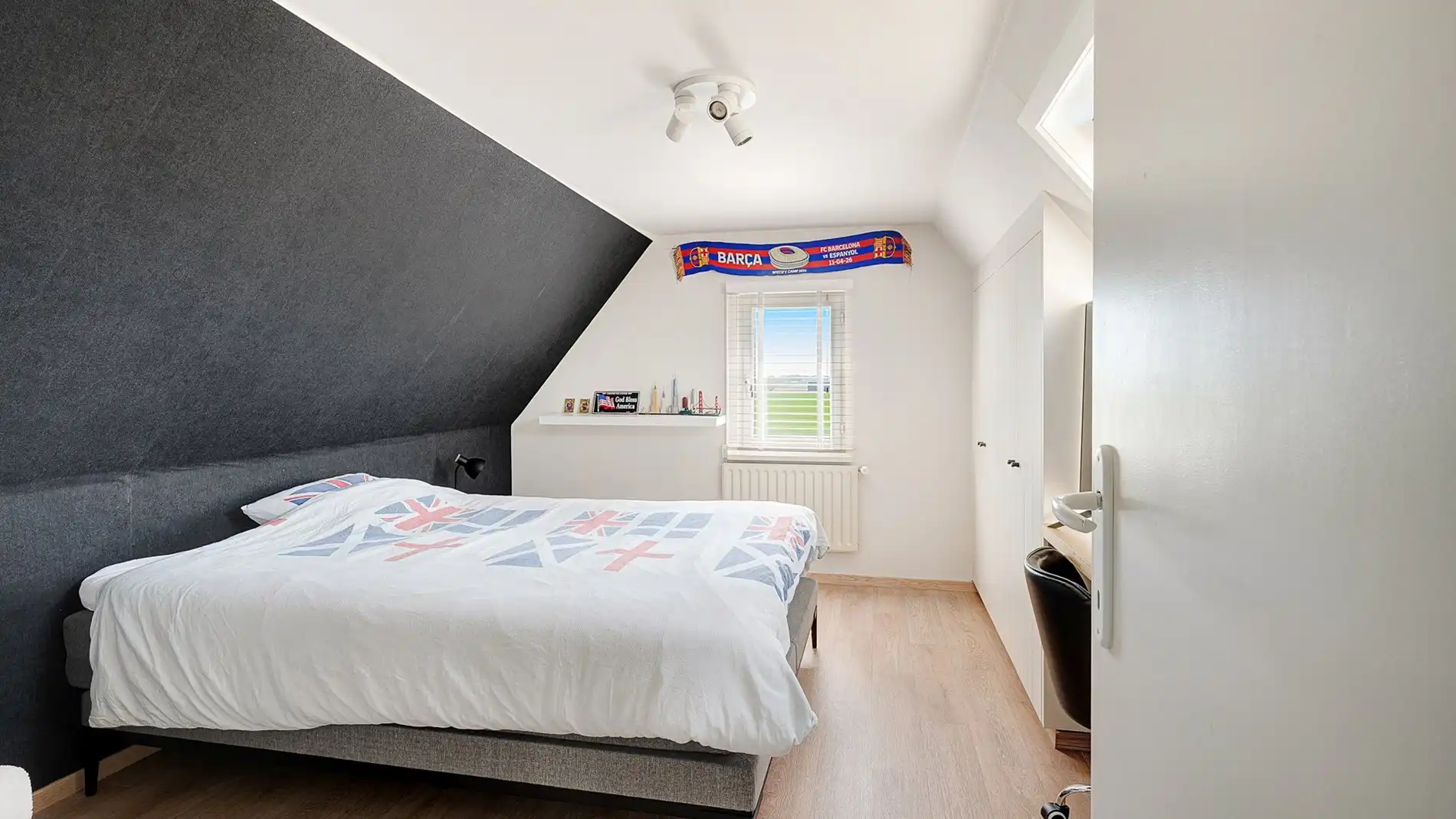 Vijf slaapkamers, groot volume in een alleenstaande villa te Knokke foto 26