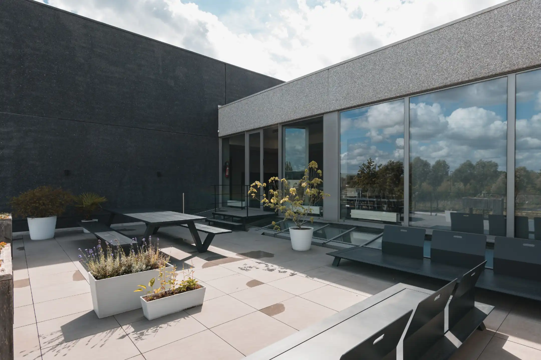 Modern bedrijfsgebouw langs E17 in Zwijndrecht foto 28