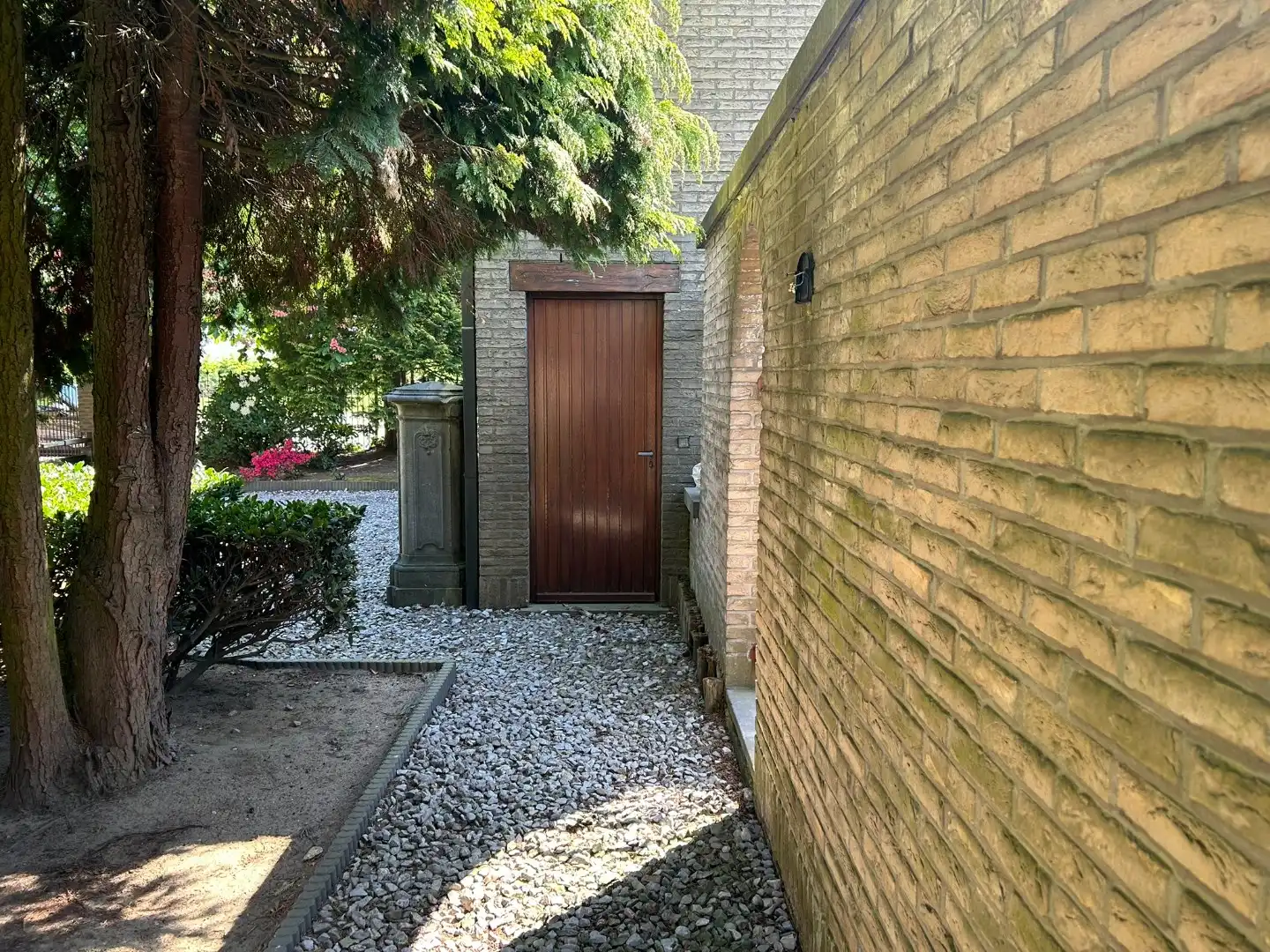 Ruim ingedeelde villa met 7 slaapkamers, dubbele garage en volledig omheinde tuin  foto 33