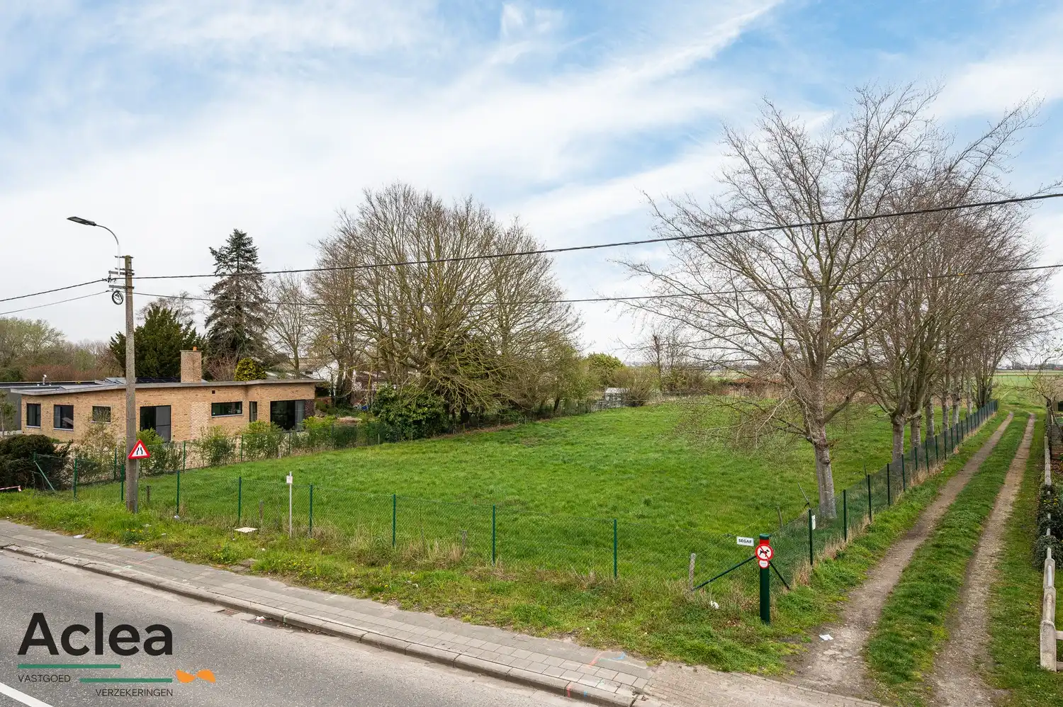 Bouwgrond voor halfopen bebouwing in het centrum foto {{pictureIndex}}