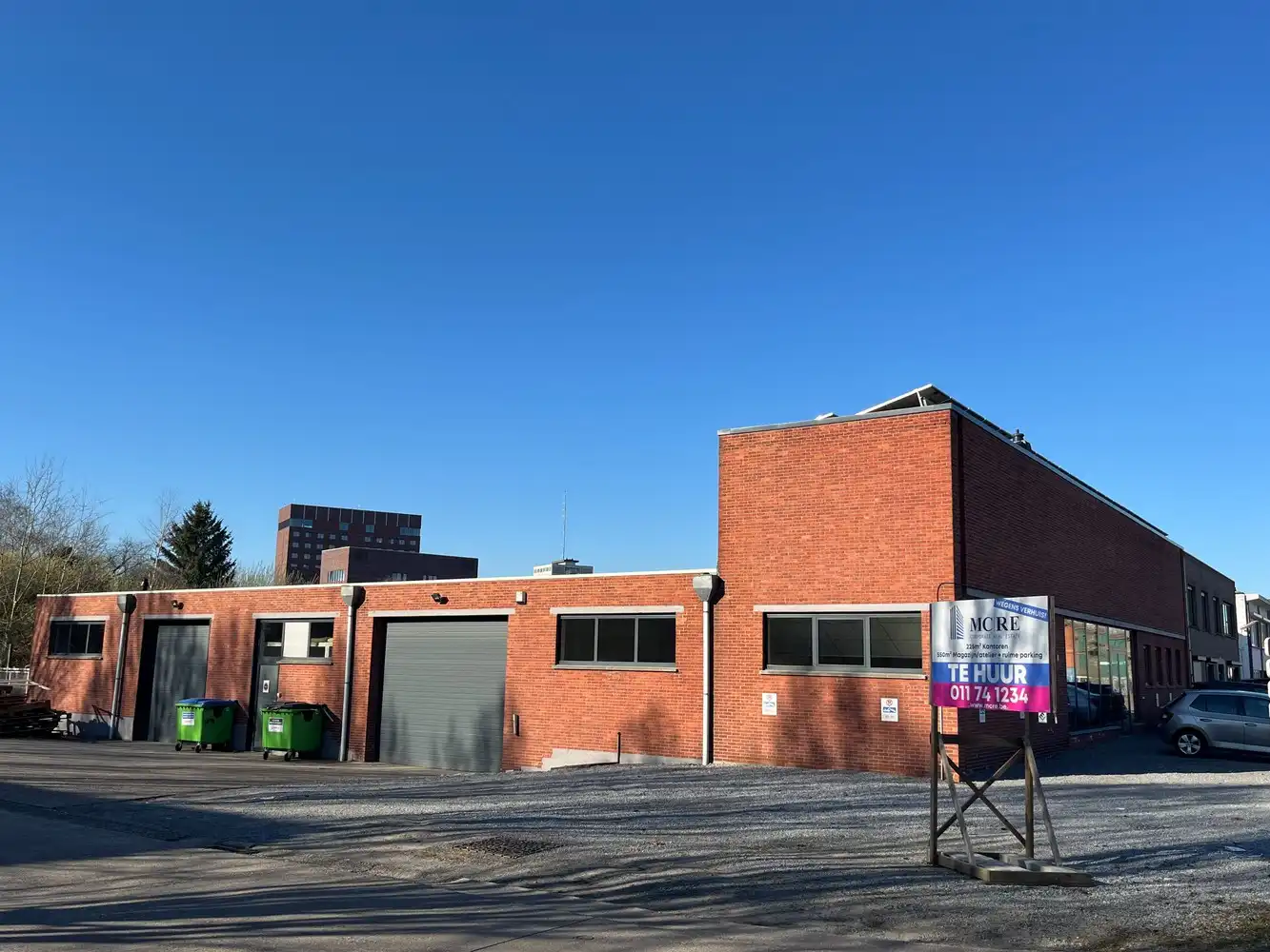 Bedrijfsgebouw +/- 775m² foto {{pictureIndex}}