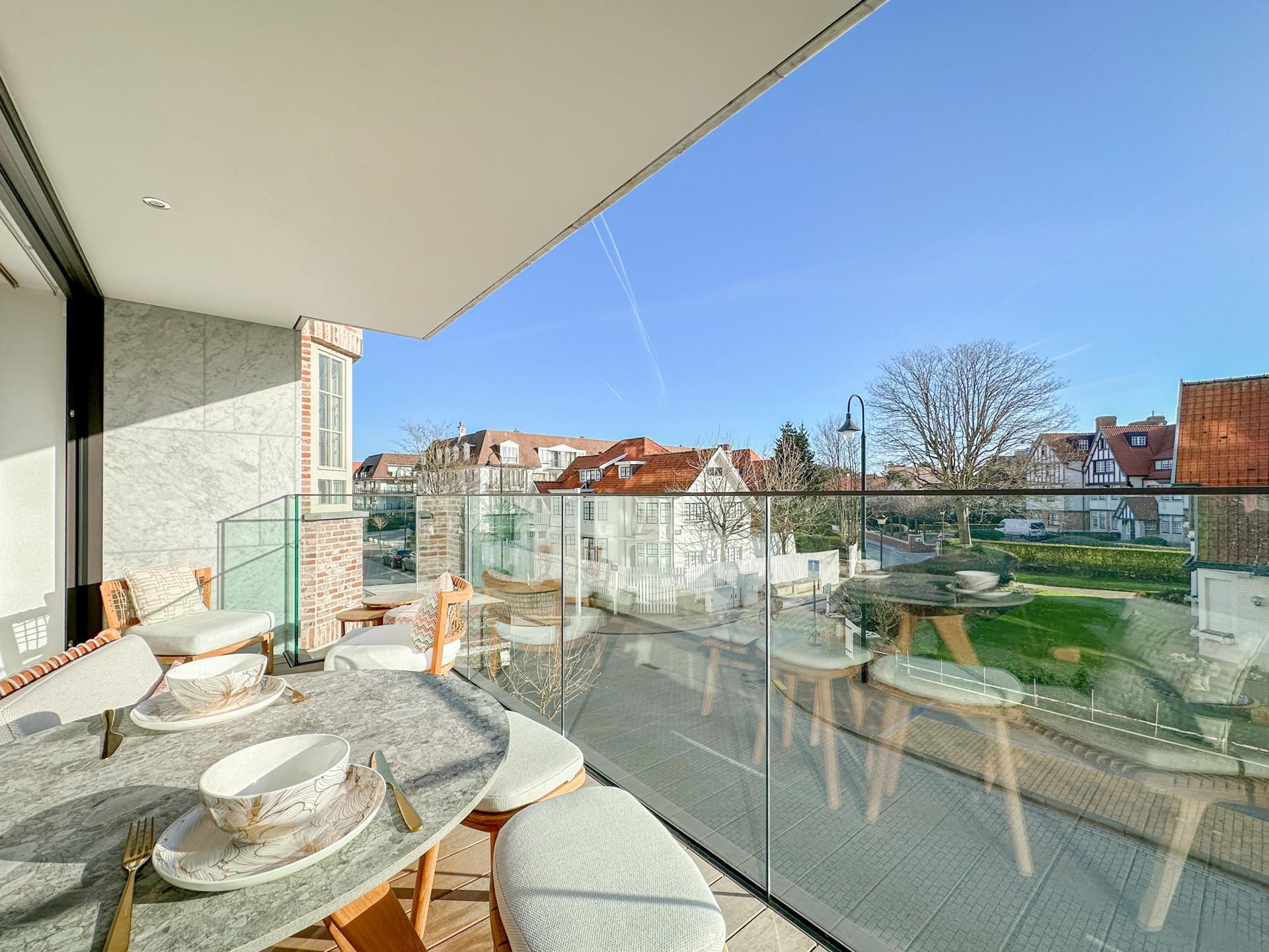 Subliem nieuwbouwappartement in het Zoute met zonnig terras foto 2