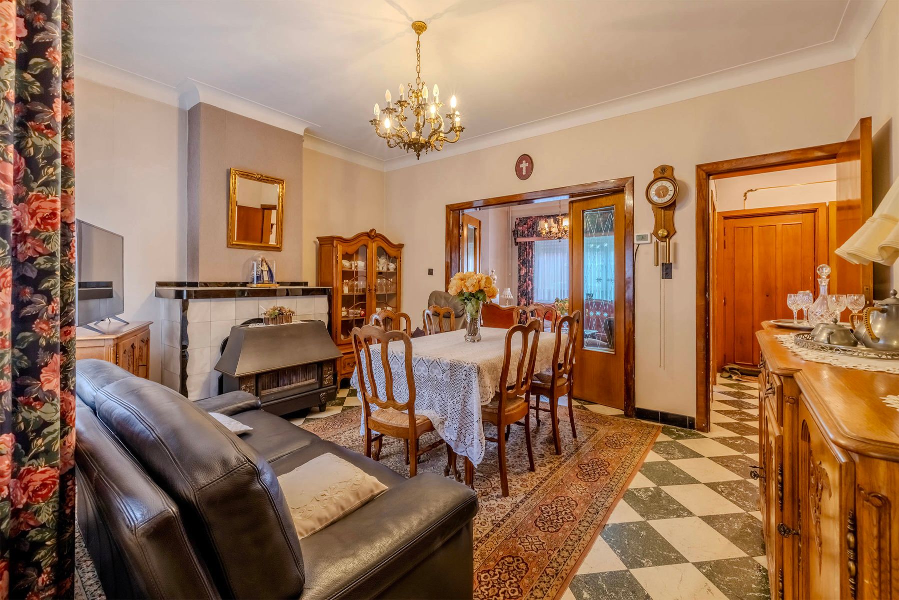 Te renoveren woning met o.a. 2 slaapkamers foto 6