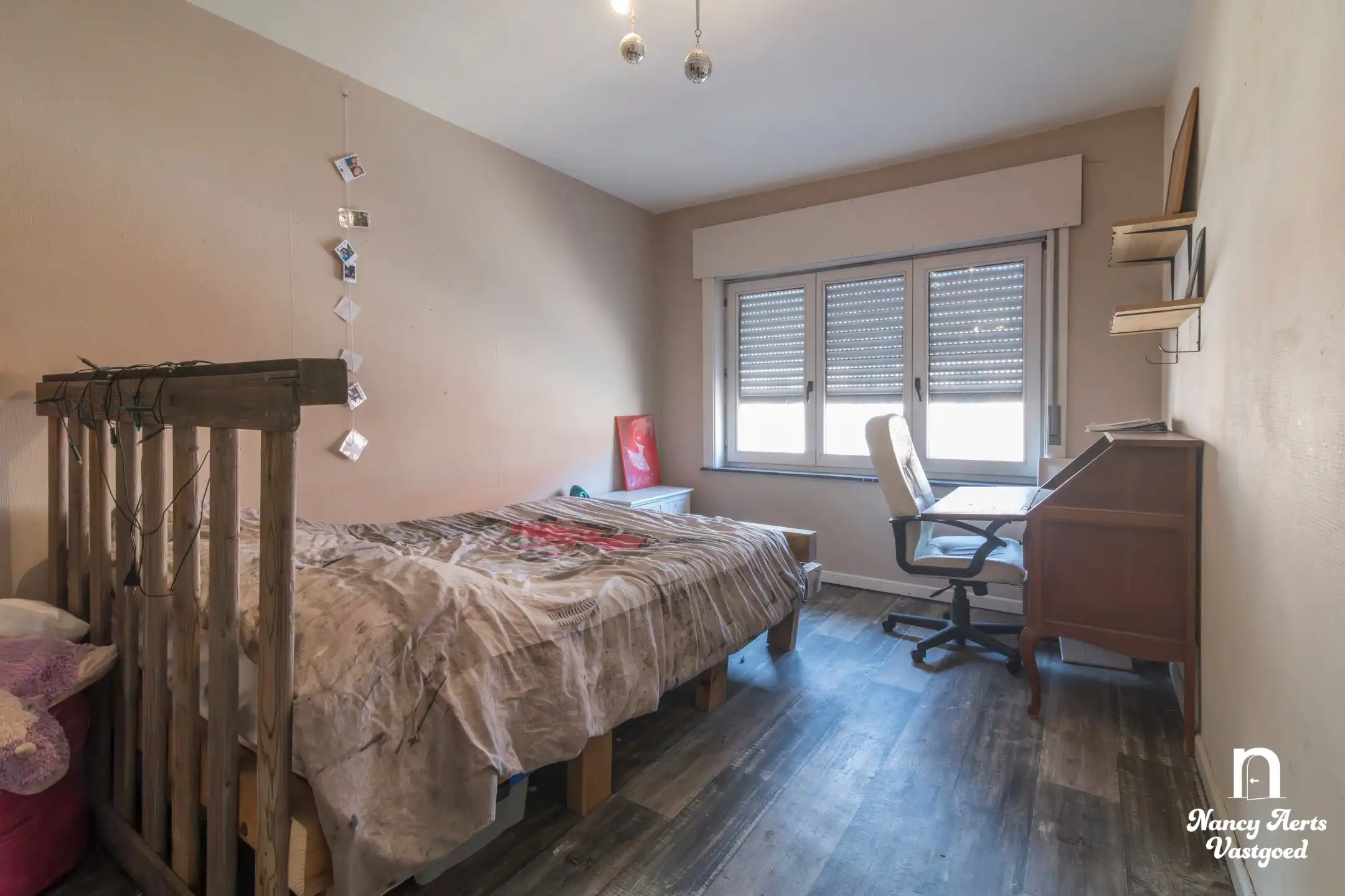 Ruime halfopen woning met tuin en veel potentieel foto 17