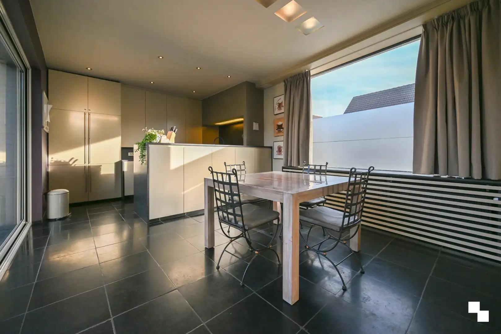 Karaktervolle woning met handelsruimte nabij het centrum van Izegem foto 13