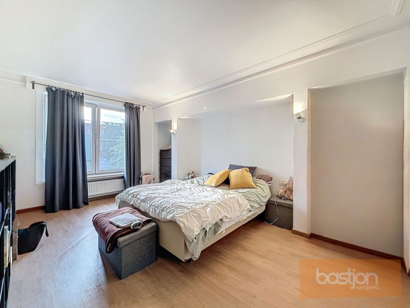 Prachtig gerenoveerd appartement met 2 slaapkamers foto 10