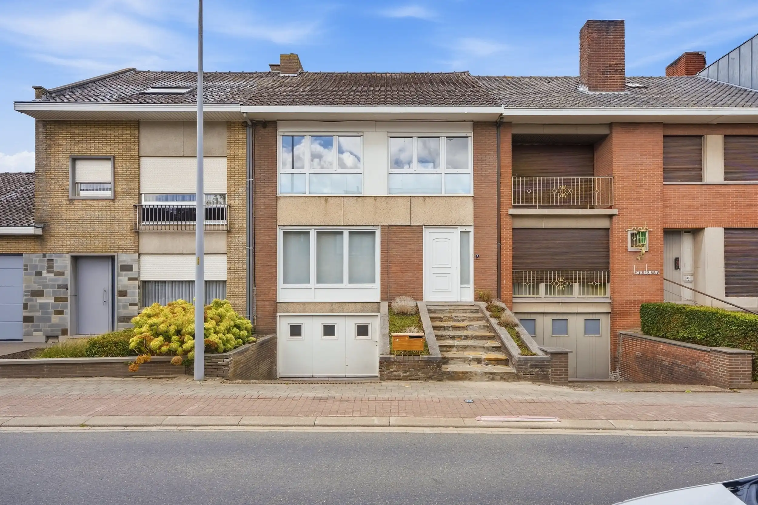 Ruime woning met 4 slpk, kelder en tuin te Tielt foto {{pictureIndex}}