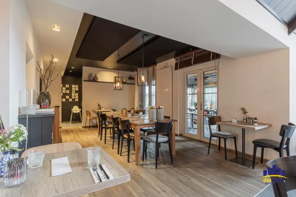 OVERNAME: SUCCESVOLLE BRASSERIE MET APPARTEMENT IN EREMBODEGEM (AALST) foto {{pictureIndex}}