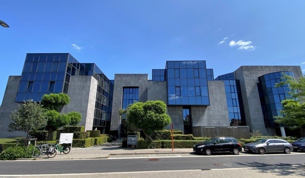 Burelen te huur in kantorencomplex Portalis aan E40 in Gent foto {{pictureIndex}}